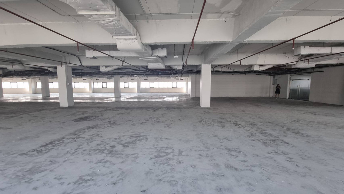 For RentOfficeRama9, Petchburi, RCA : Large Office for Rent – 1,385 sq.m. near MRT Rama 9