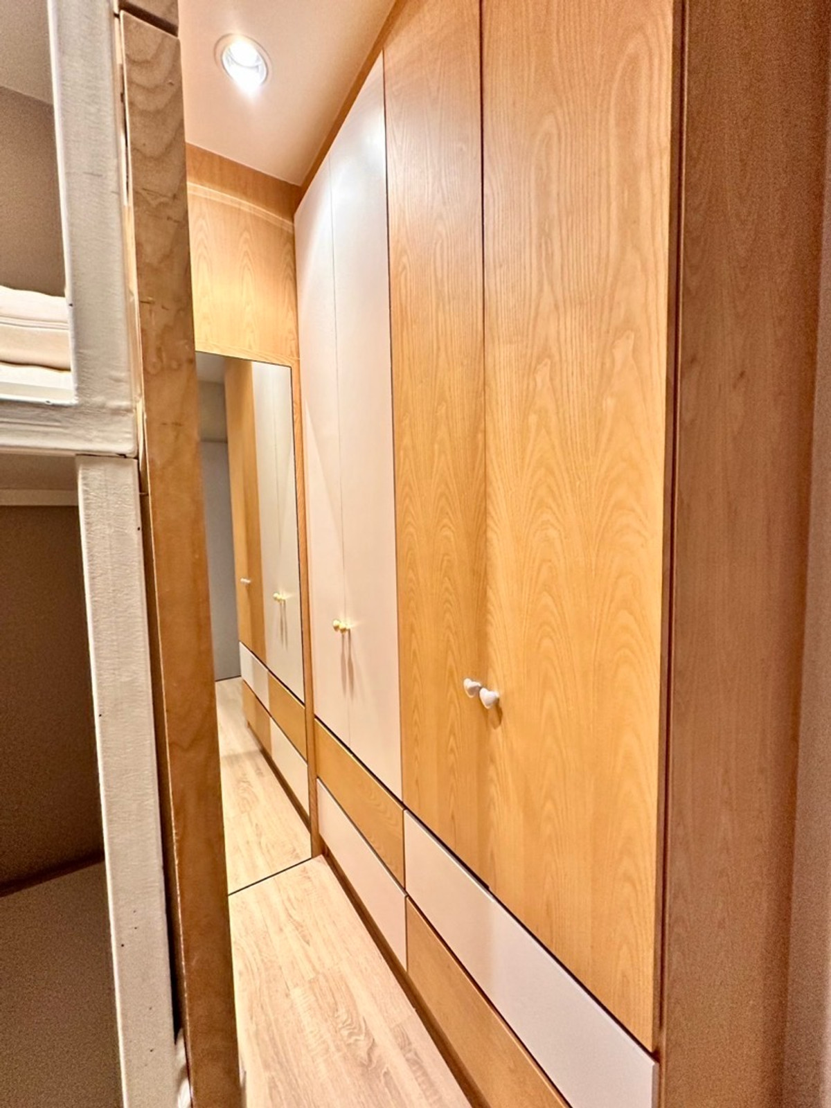 CondoRama9, Petchburi, RCA : Rent/Sell The Base Garden Rama9, fully furnished, beautiful room, ready to move in.