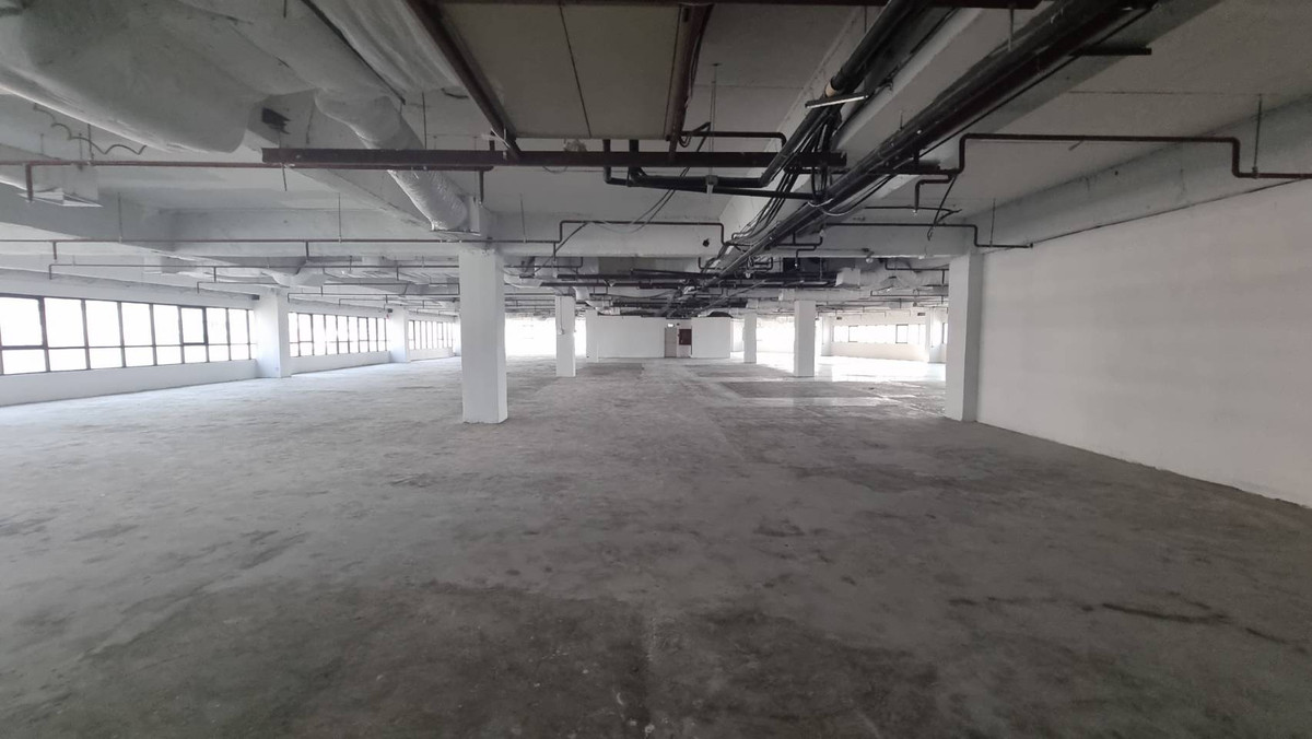 For RentOfficeRama9, Petchburi, RCA : Large Office for Rent – 1,385 sq.m. near MRT Rama 9