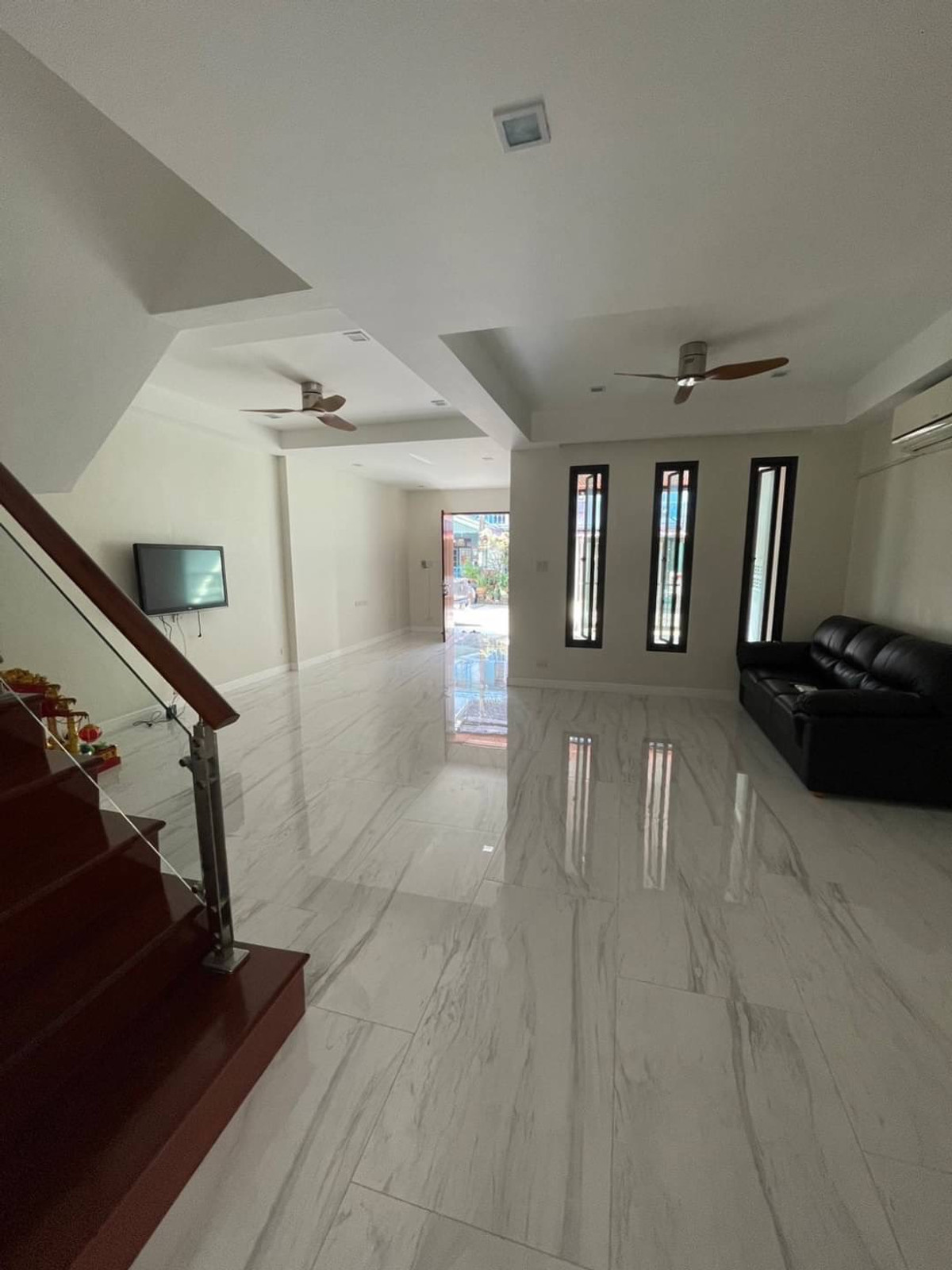 ให้เช่าทาวน์โฮมลาดพร้าว101 แฮปปี้แลนด์ : หมู่บ้านอยู่เจริญ / 3 ห้องนอน (เช่า), Mooban Yoocharoen / 3 Bedrooms (FOR RENT) BZD127