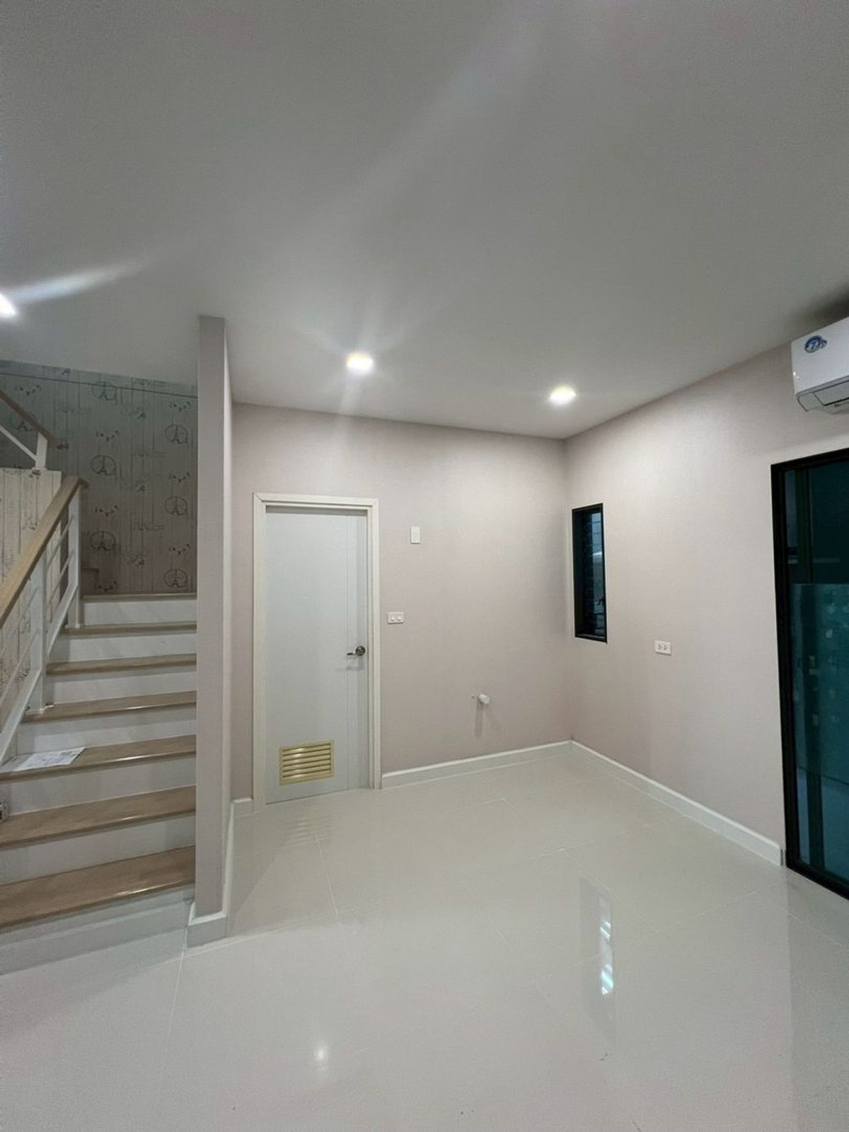 For SaleTownhomeBangna, Bearing, Lasalle : 20 sq m, 3 bedrooms, 2 bathrooms, 2-story townhome, Patio Bangna Wongwaen.