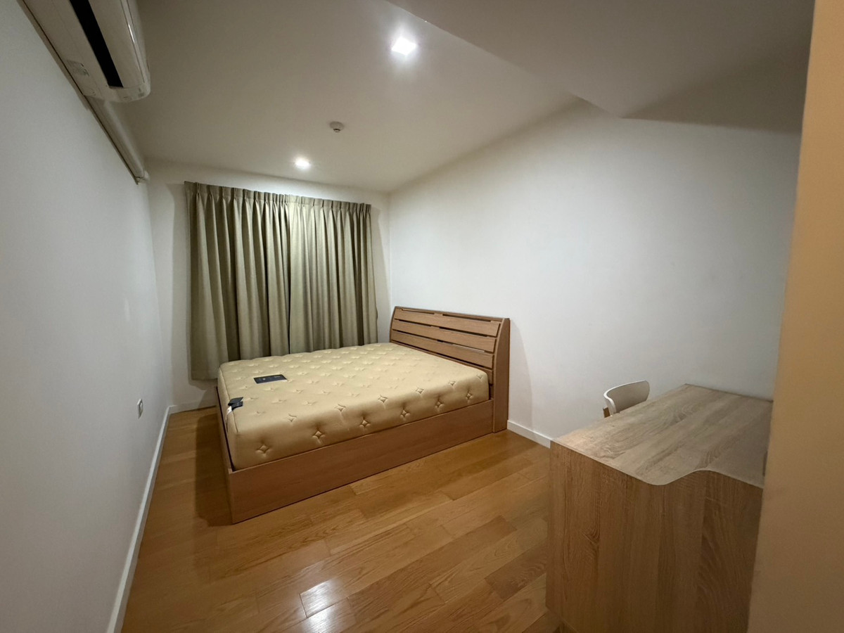 For RentCondoSilom, Saladaeng, Bangrak : Condolette Light Convent, beautiful room, fully furnished, 1 bedroom, 1 bathroom, 33.50 sq m, convenient travel, close to relaxation areas, schools, hospitals, business areas.