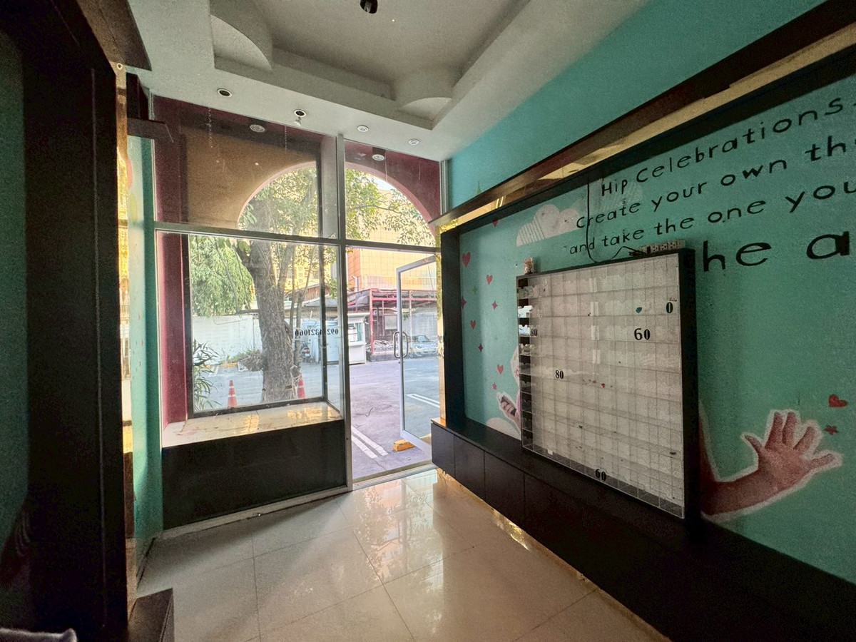 For RentRetail SpaceSukhumvit, Asoke, Thonglor : Small space for rent, Thonglor 13, only 100 meters into the alley, suitable for doing business (N.1978)