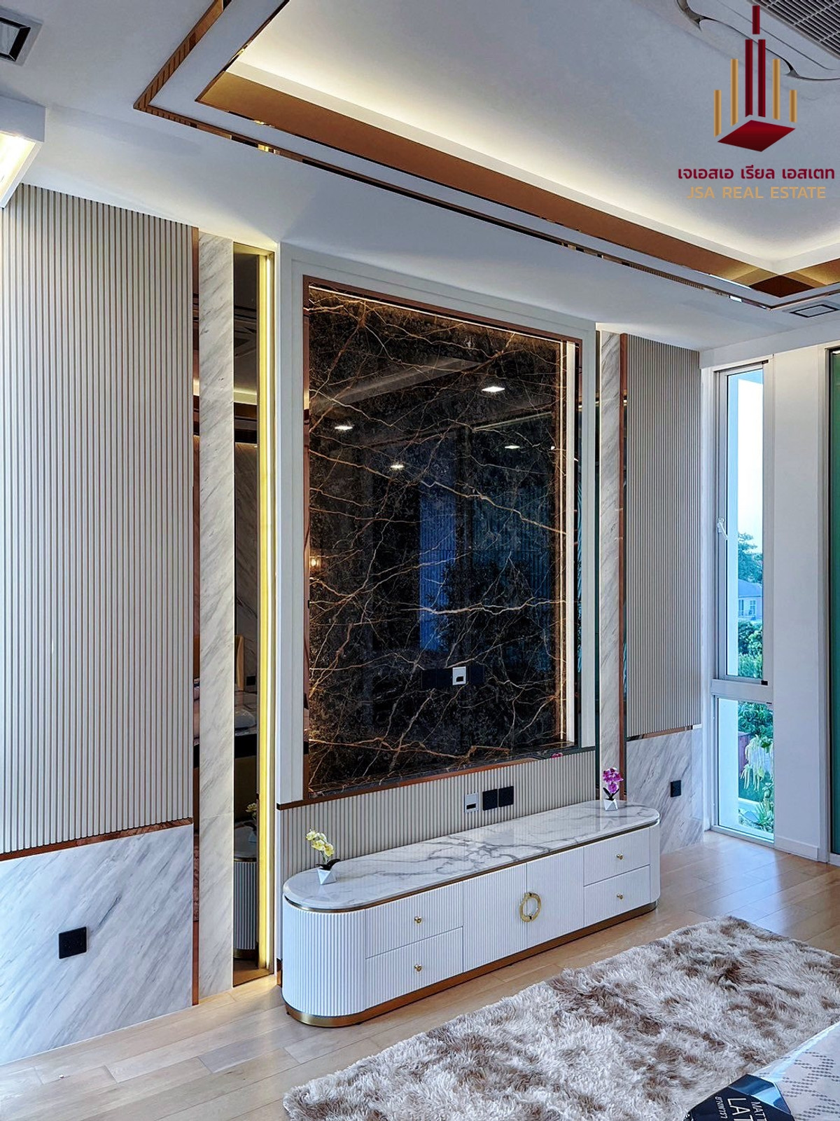 ให้เช่าบ้านเลียบทางด่วนรามอินทรา : ✨ For Rent:  VIVE Ekkamai - Ramintra✨ 💰 Only 300,000 THB/month