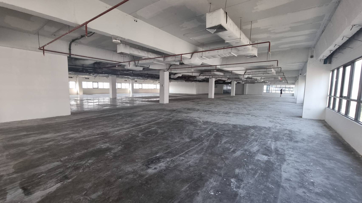 For RentOfficeRama9, Petchburi, RCA : Large Office for Rent – 1,385 sq.m. near MRT Rama 9