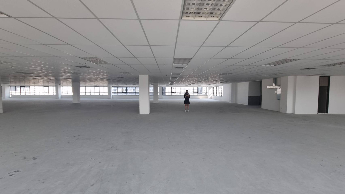 For RentOfficeRama9, Petchburi, RCA : Large Office for Rent – 1,656 sq.m. near MRT Rama 9