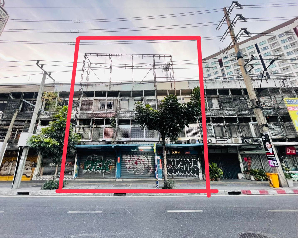 For RentShop HouseSukhumvit, Asoke, Thonglor : Commercial building for rent, 3 units, next to Rama 4 Road, Sukhumvit.