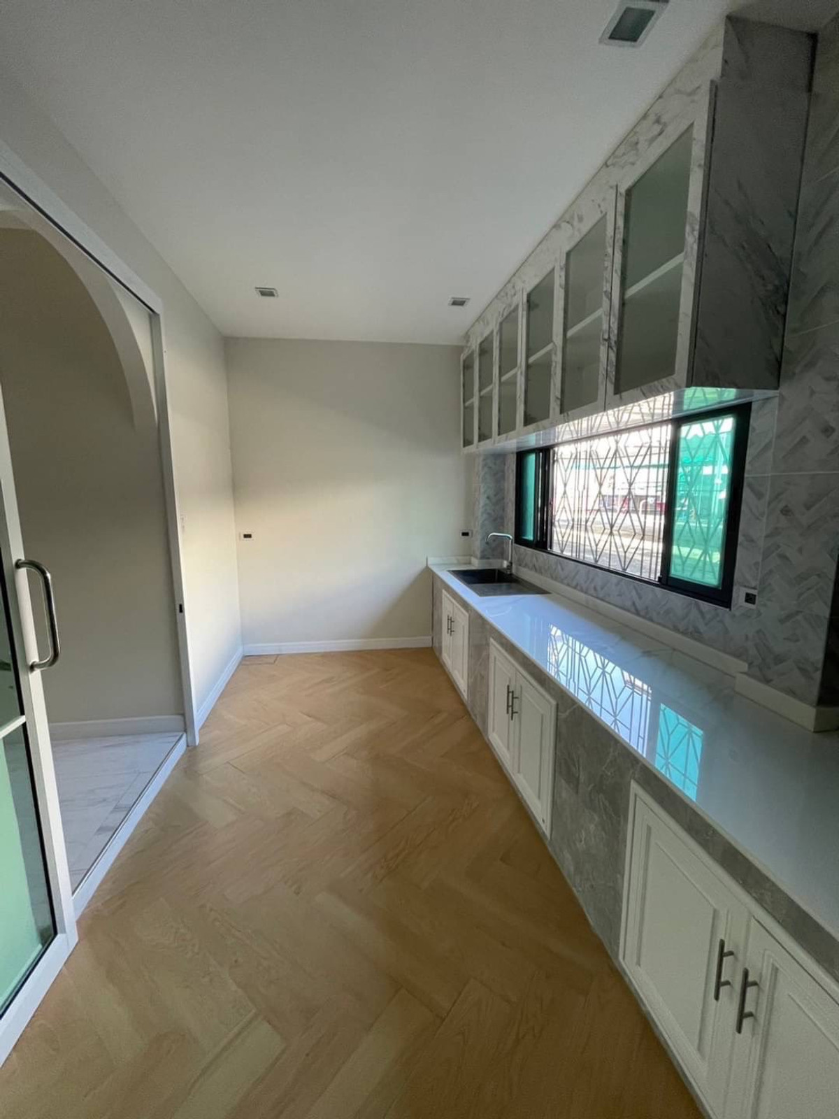 ให้เช่าทาวน์โฮมลาดพร้าว101 แฮปปี้แลนด์ : หมู่บ้านอยู่เจริญ / 3 ห้องนอน (เช่า), Mooban Yoocharoen / 3 Bedrooms (FOR RENT) BZD127