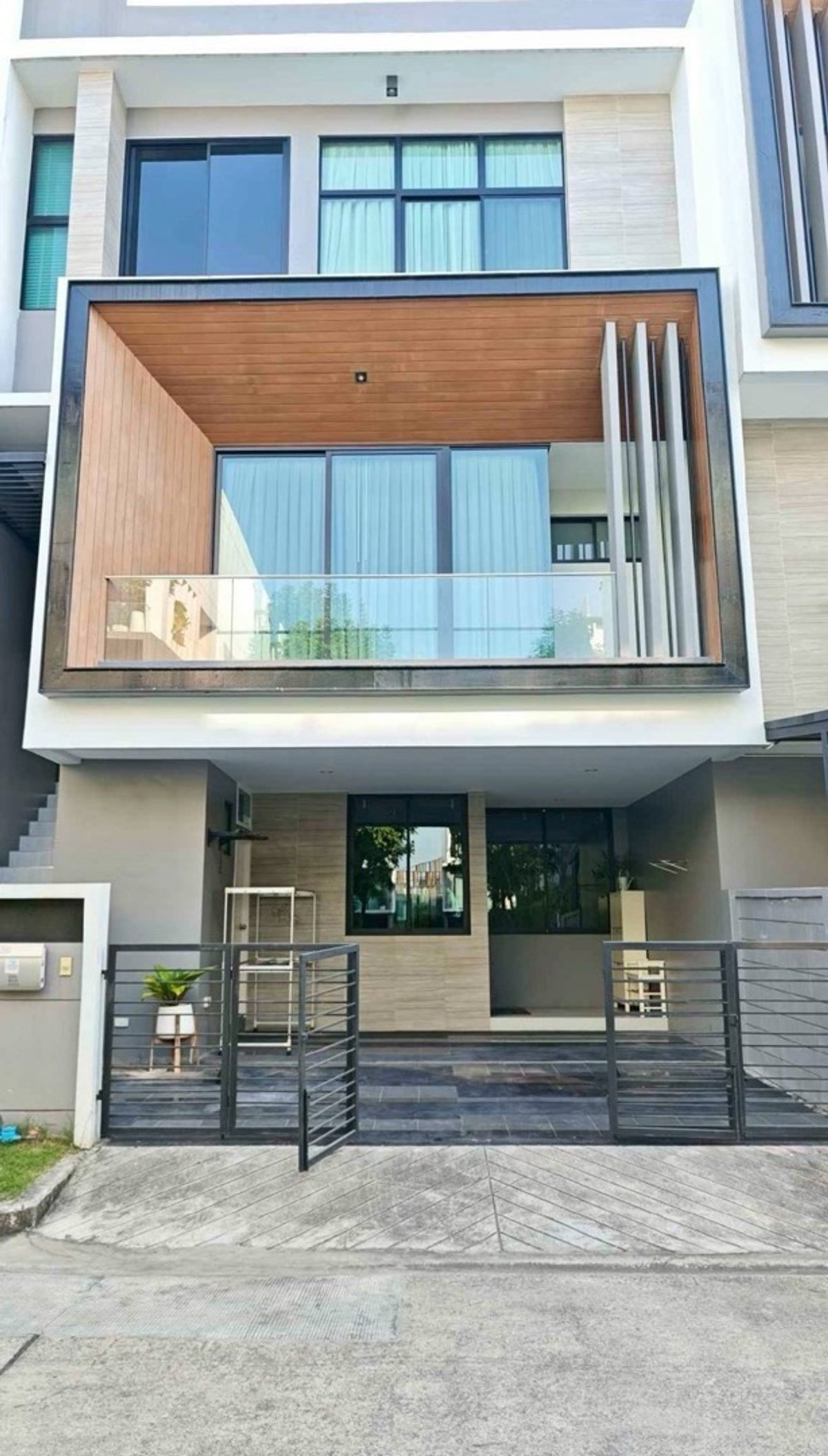 ให้เช่าทาวน์โฮมพัฒนาการ ศรีนครินทร์ : 🏡✨ Luxury Townhome for Rent | กรุงเทพกรีฑา – พระราม 9 ✨🏡 Nirvana DEFINE Srinakarin – Rama 9 📍ติดถนนใหญ่ ใกล้โรงเรียนนานาชาติ