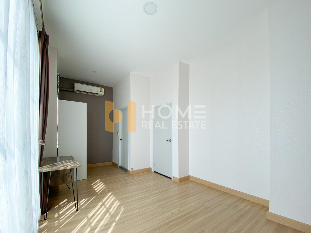 For RentTownhomeThaphra, Talat Phlu, Wutthakat : ⭐ Rare unit in front of the house, wont hit anyone 🏡 2-story townhome, garden view 🔥 Casa City Kanlapaphruek - Sathorn / 3 bedrooms (for rent), Casa City Kanlapaphruek - Sathorn / 3 Bedrooms (FOR RENT) BALL231