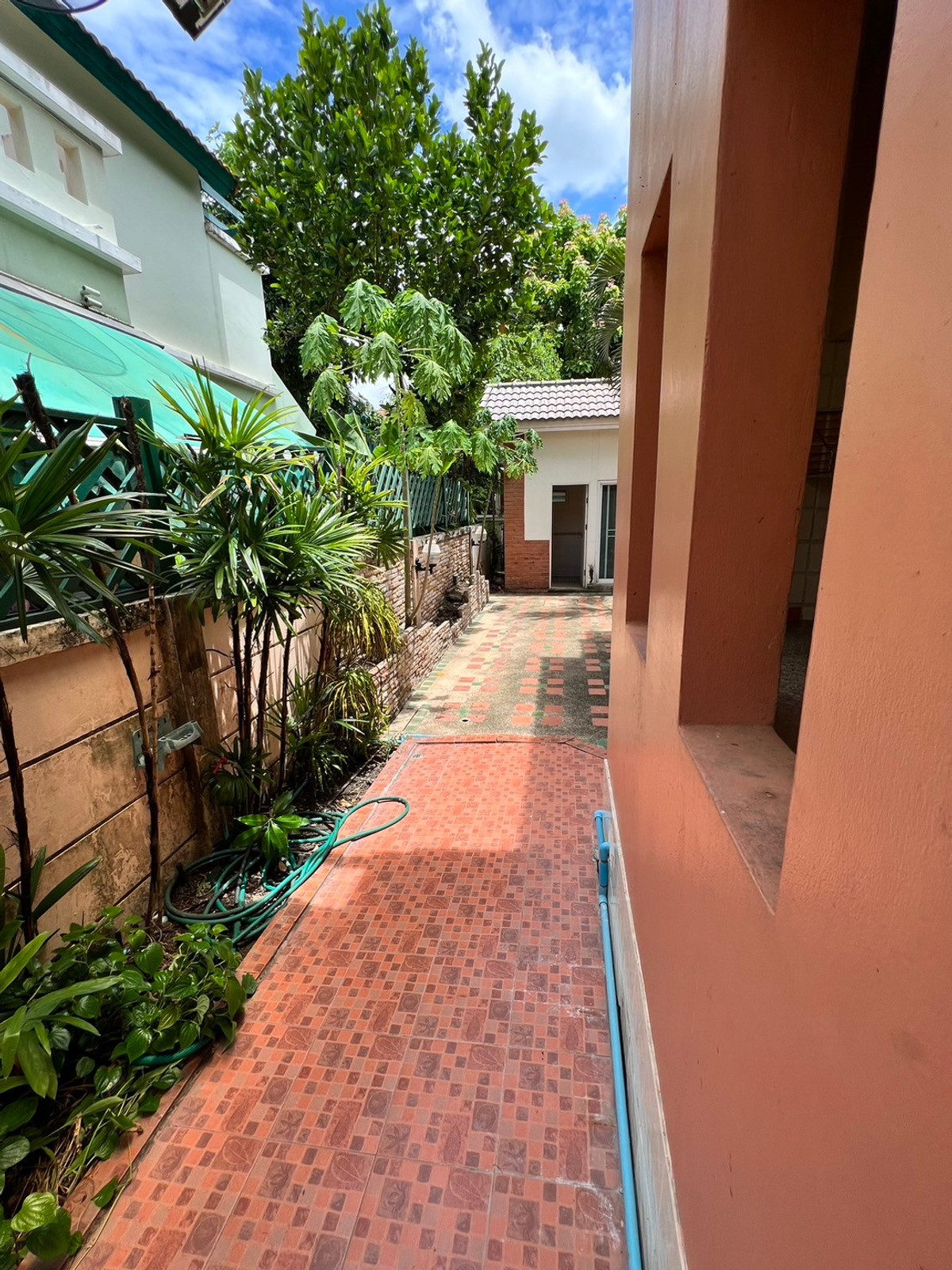 ให้เช่าบ้านพระราม 5 ราชพฤกษ์ บางกรวย : บ้านเดี่ยว 107ตรว. 5นาทีถึง DBS พระราม5 ขนาด 5ห้องนอน มีห้องแม่บ้านตางหาก