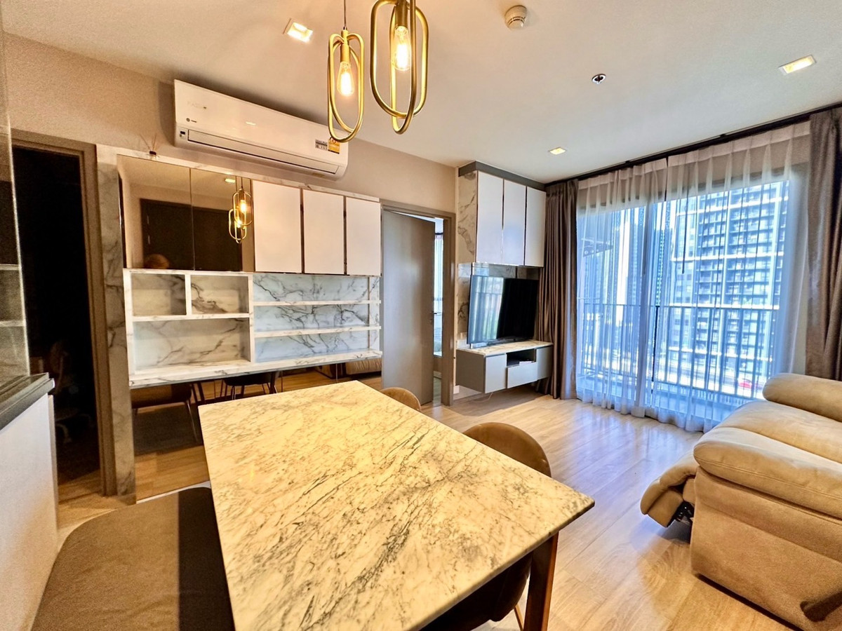 CondoRama9, Petchburi, RCA : Rent/Sell The Base Garden Rama9, fully furnished, beautiful room, ready to move in.