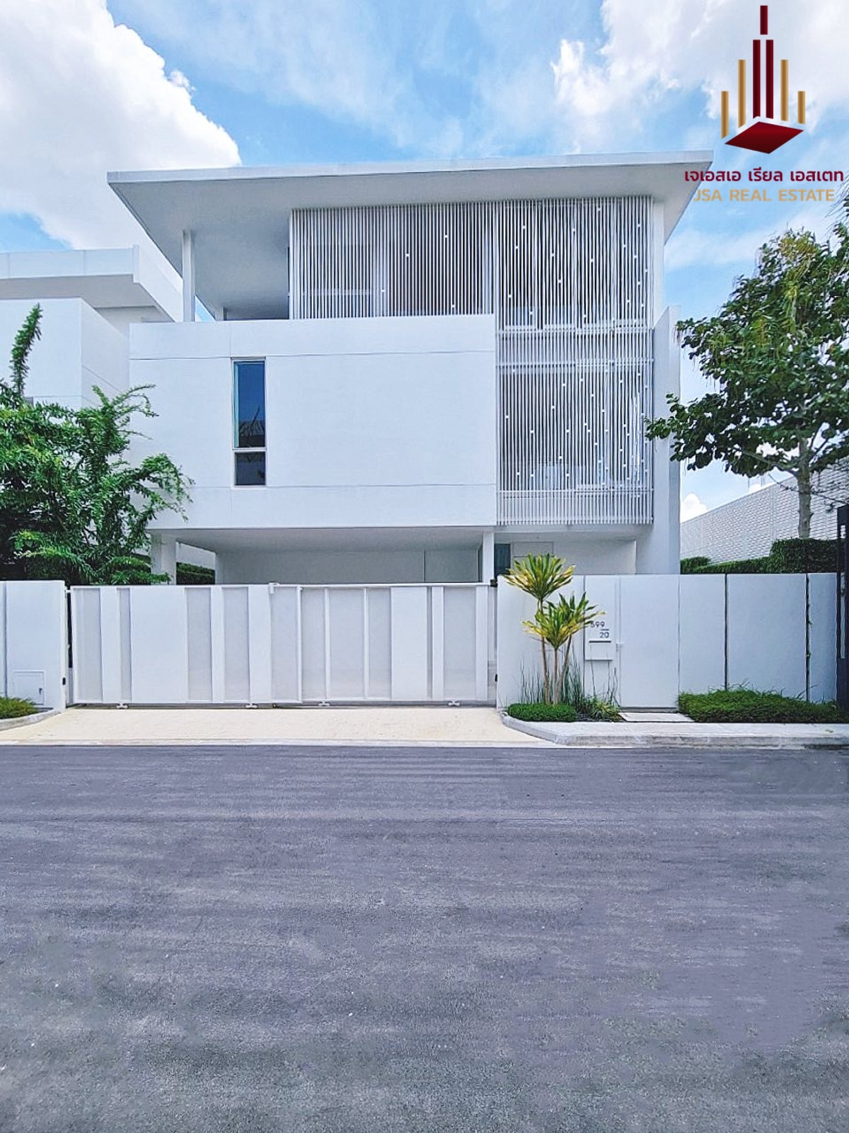 For SaleHouseYothinpattana,CDC : ✨ For Sale: VIVE Ekkamai - Ramintra ✨ 💰 Only 53,900,000 THB
