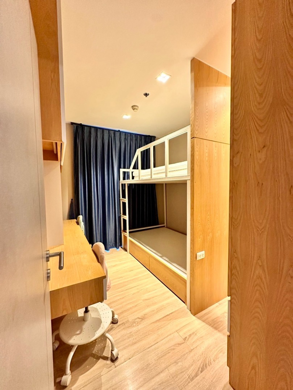 CondoRama9, Petchburi, RCA : Rent/Sell The Base Garden Rama9, fully furnished, beautiful room, ready to move in.