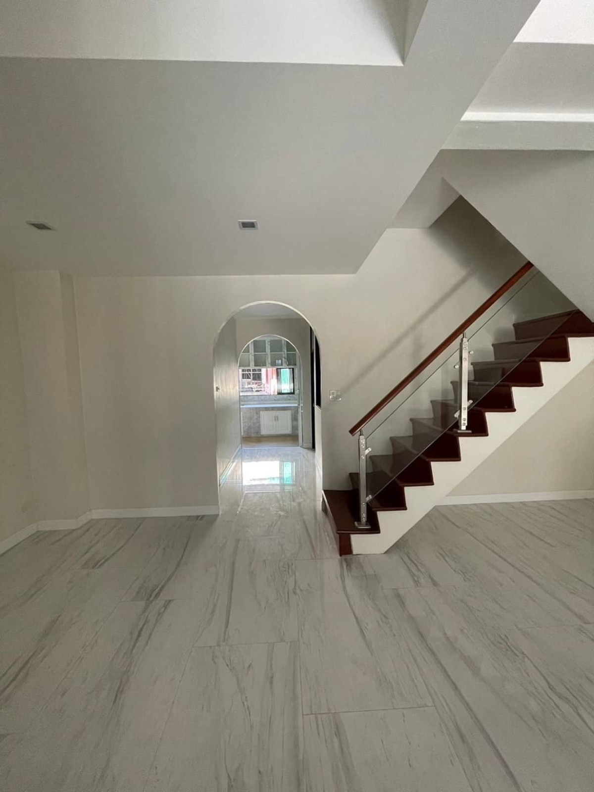 ให้เช่าทาวน์โฮมลาดพร้าว101 แฮปปี้แลนด์ : หมู่บ้านอยู่เจริญ / 3 ห้องนอน (เช่า), Mooban Yoocharoen / 3 Bedrooms (FOR RENT) BZD127