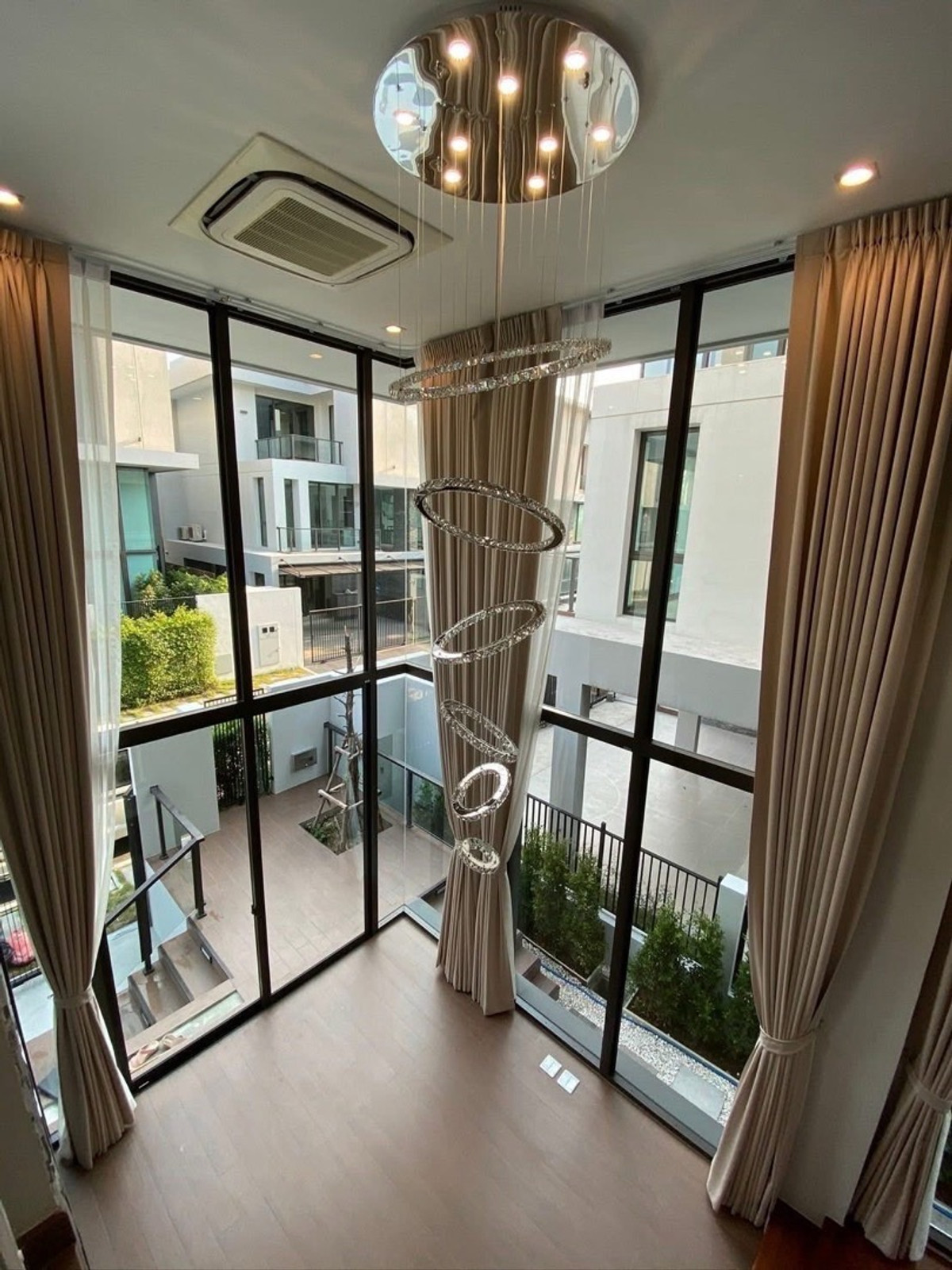 บ้านเลียบทางด่วนรามอินทรา : บ้านเดี่ยว หลังมุม แบบ Etna 4 ห้องนอน 3 ที่จอดรถ ราคาพิเศษ