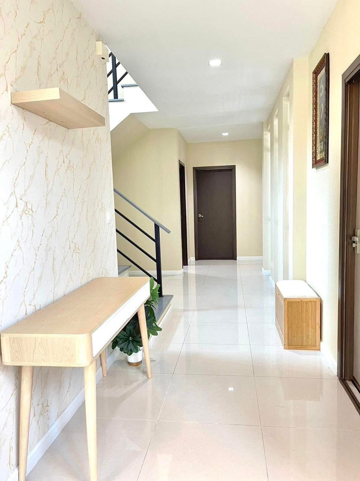 ให้เช่าบ้านปทุมธานี รังสิต ธรรมศาสตร์ : บ้านเดี่ยว 4ห้องนอน ห้องน้ำในตัวทั้งหมด ติดฟิวเจอร์ รังสิต เฟอร์นิเจอร์ครบ 10นาที ถึงสนามบิน