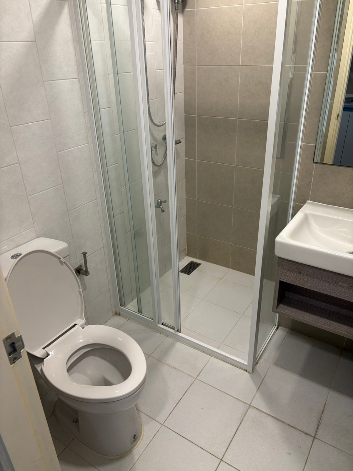 ให้เช่าคอนโดปทุมธานี รังสิต ธรรมศาสตร์ : ให้เช่า KAVE TOWN SPACE  เคฟทาวน์  ตึก A ชั้น 3 ห้องระเบียงยื่น ห้องมือเดียว