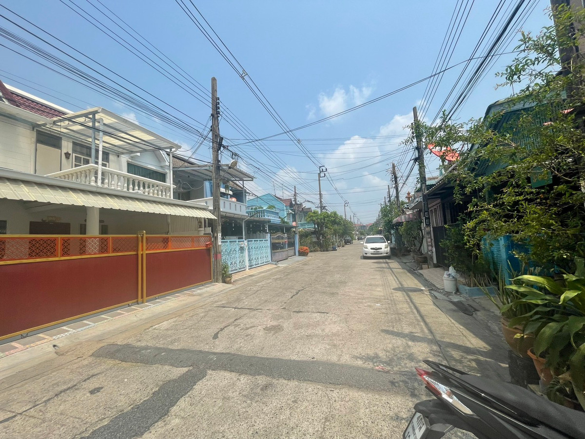 ให้เช่าทาวน์โฮมลาดพร้าว101 แฮปปี้แลนด์ : หมู่บ้านอยู่เจริญ / 3 ห้องนอน (เช่า), Mooban Yoocharoen / 3 Bedrooms (FOR RENT) BZD127