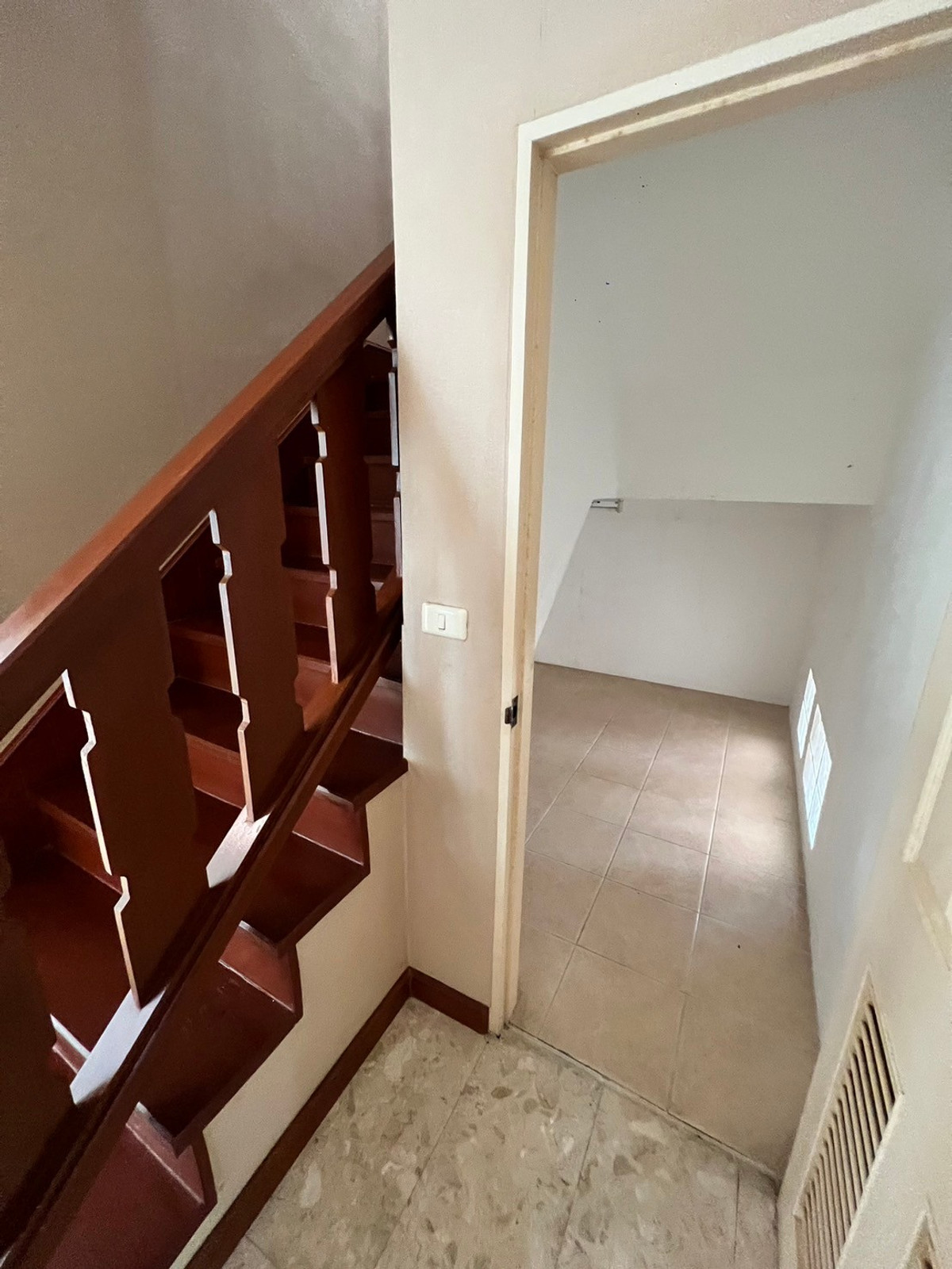 ให้เช่าบ้านพระราม 5 ราชพฤกษ์ บางกรวย : บ้านเดี่ยว 107ตรว. 5นาทีถึง DBS พระราม5 ขนาด 5ห้องนอน มีห้องแม่บ้านตางหาก