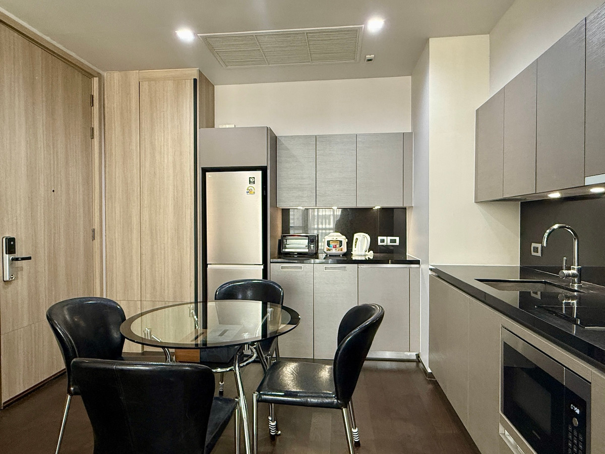 ให้เช่าคอนโดสุขุมวิท อโศก ทองหล่อ : คอนโด 1 นอน พร้อมอยู่ ใกล้ Emquatier, ตึกภิรัช และรถไฟฟ้า