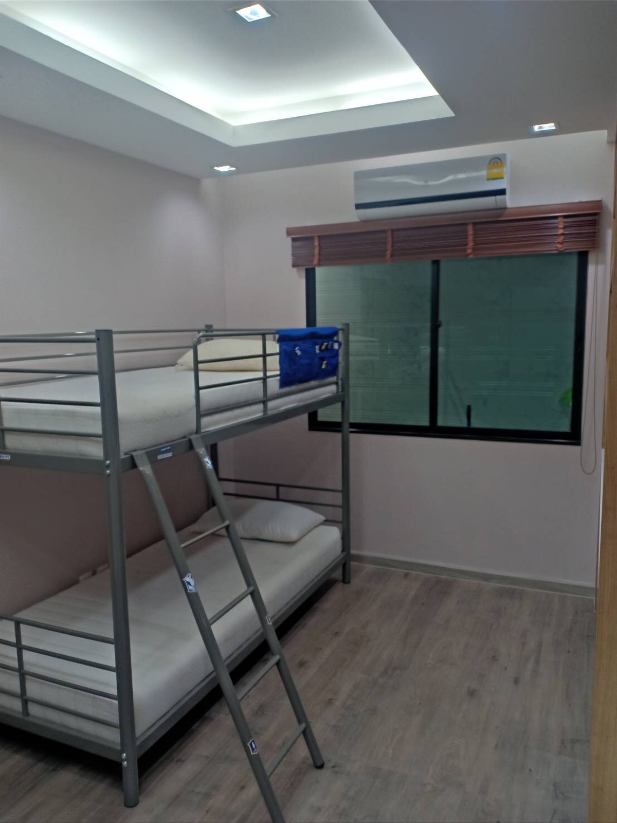 ให้เช่าบ้านปทุมธานี รังสิต ธรรมศาสตร์ : บ้านเดี่ยว 4ห้องนอน ห้องน้ำในตัวทั้งหมด ติดฟิวเจอร์ รังสิต เฟอร์นิเจอร์ครบ 10นาที ถึงสนามบิน