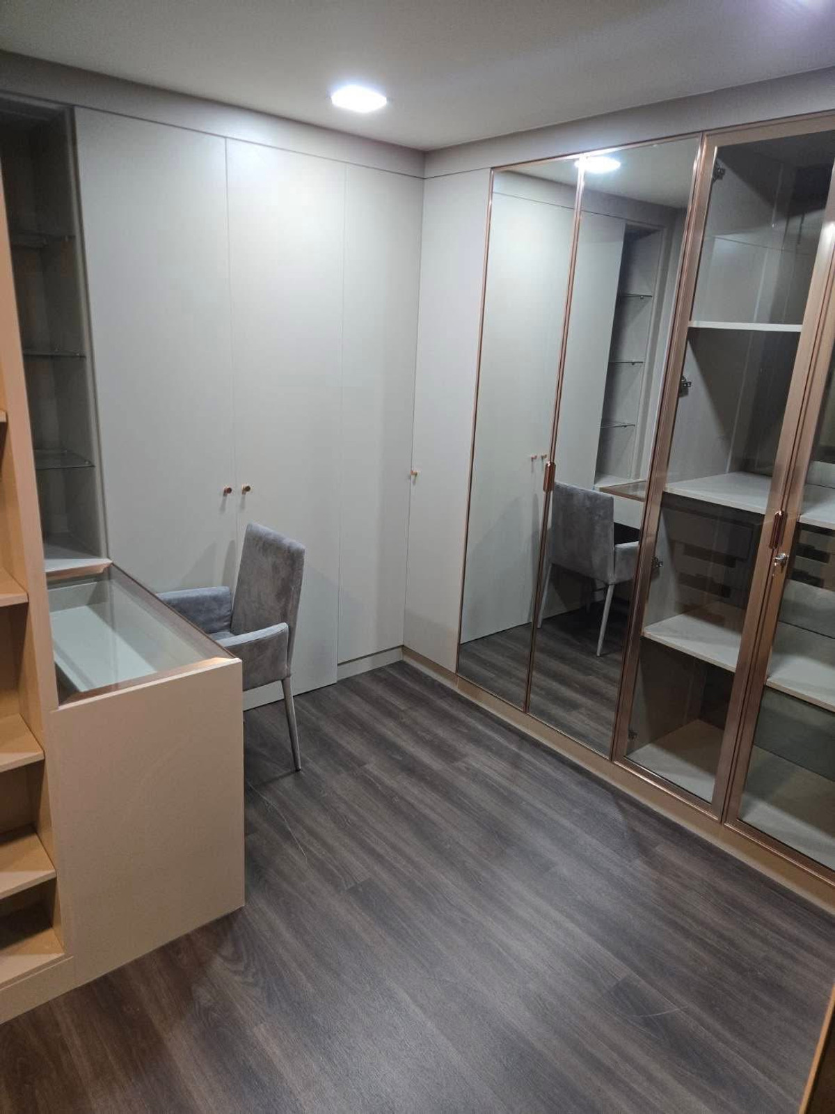 ให้เช่าบ้านบางนา แบริ่ง ลาซาล : มัณฑนา บางนา กม.7 / 5 ห้องนอน (เช่า), Mantana Bangna Km.7 / 5 Bedrooms (FOR RENT) YOK032