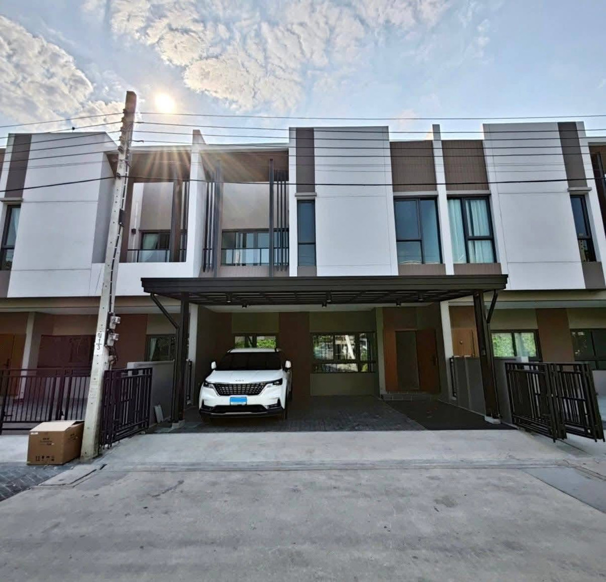 For RentHousePinklao, Charansanitwong : Townhome for rent Baan Klang Muang The Edition Pinklao–Borom 2, pets allowed, near Central Westville.