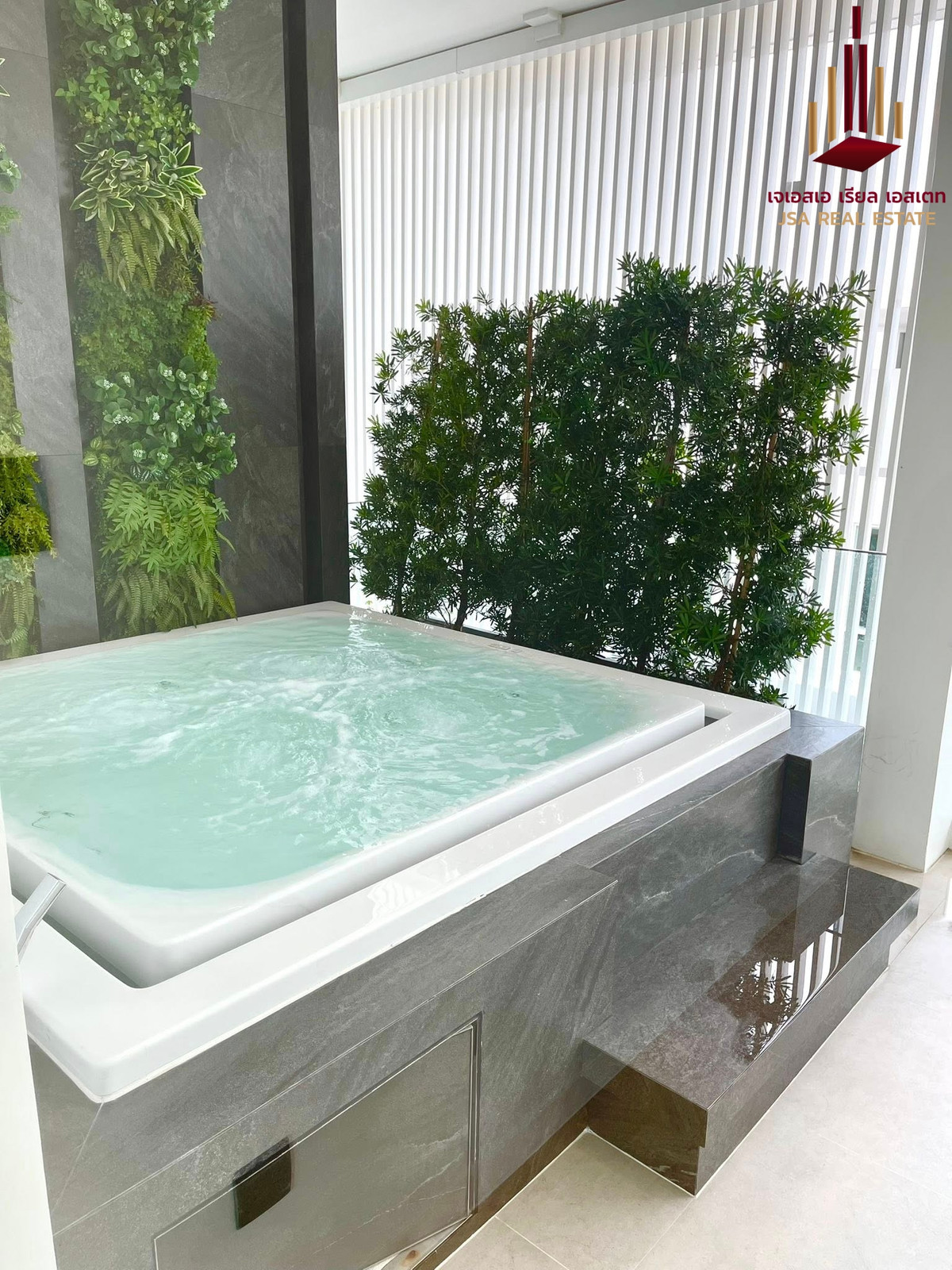 ให้เช่าบ้านเลียบทางด่วนรามอินทรา : ✨ For Rent:  VIVE Ekkamai - Ramintra✨ 💰 Only 300,000 THB/month