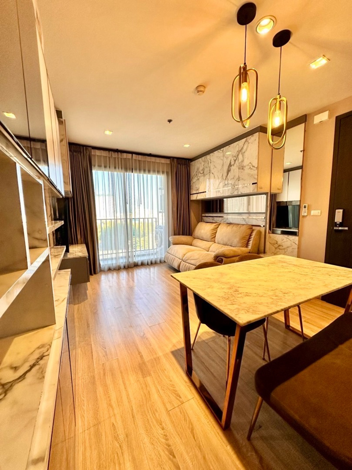 CondoRama9, Petchburi, RCA : Rent/Sell The Base Garden Rama9, fully furnished, beautiful room, ready to move in.