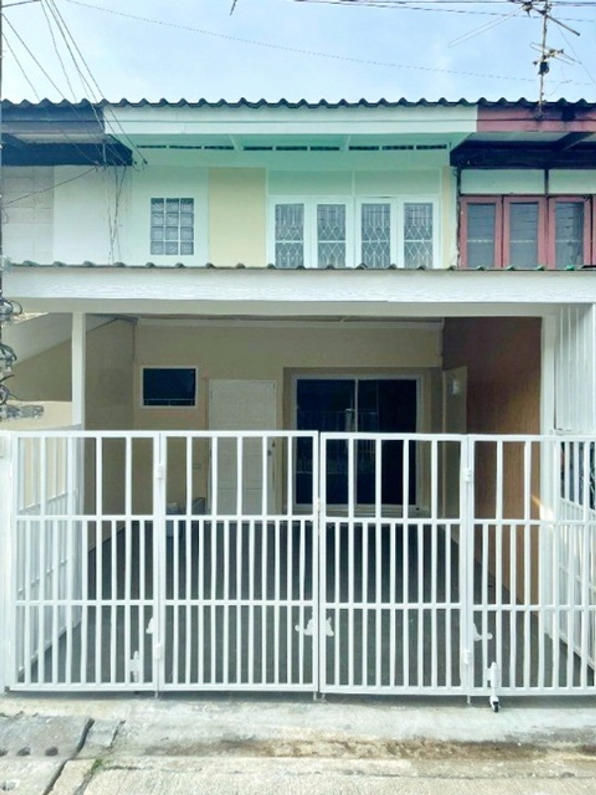 For RentTownhomeChaengwatana, Muangthong : Dhurakij Pundit University.500 m. Prachachuen10-14 MRT Chaengwattana 14. 2.5km. 2-story townhouse fo