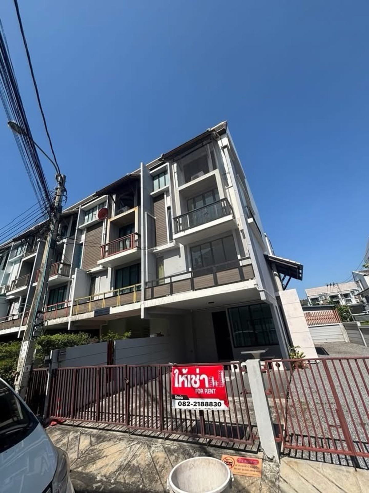 ให้เช่าทาวน์โฮมอ่อนนุช อุดมสุข : 🏠 ทาวน์โฮมให้เช่า หลังมุมมีสนามในบ้าน ใกล้เอกมัย ทองหล่อ 15-20นาที ขับรถ เพียง8 km : ลด 49,000 THB/month (3เดือนแรก)