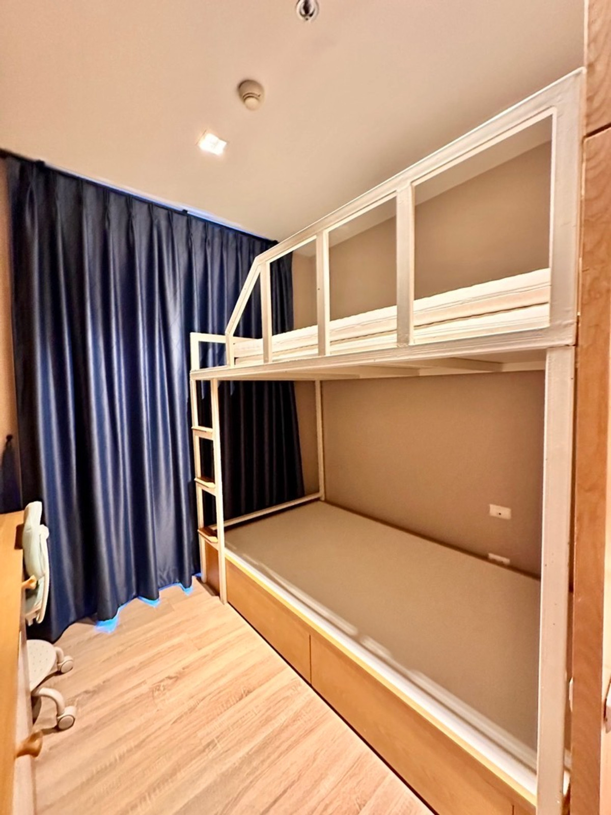 CondoRama9, Petchburi, RCA : Rent/Sell The Base Garden Rama9, fully furnished, beautiful room, ready to move in.