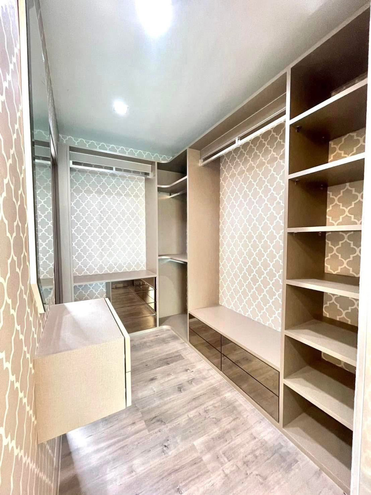 ให้เช่าบ้านปทุมธานี รังสิต ธรรมศาสตร์ : บ้านเดี่ยว 4ห้องนอน ห้องน้ำในตัวทั้งหมด ติดฟิวเจอร์ รังสิต เฟอร์นิเจอร์ครบ 10นาที ถึงสนามบิน