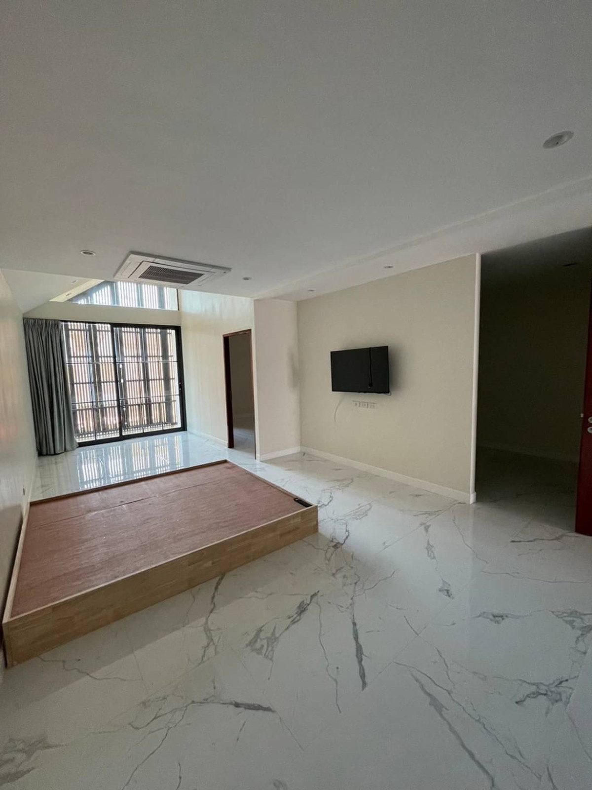 ให้เช่าทาวน์โฮมลาดพร้าว101 แฮปปี้แลนด์ : หมู่บ้านอยู่เจริญ / 3 ห้องนอน (เช่า), Mooban Yoocharoen / 3 Bedrooms (FOR RENT) BZD127