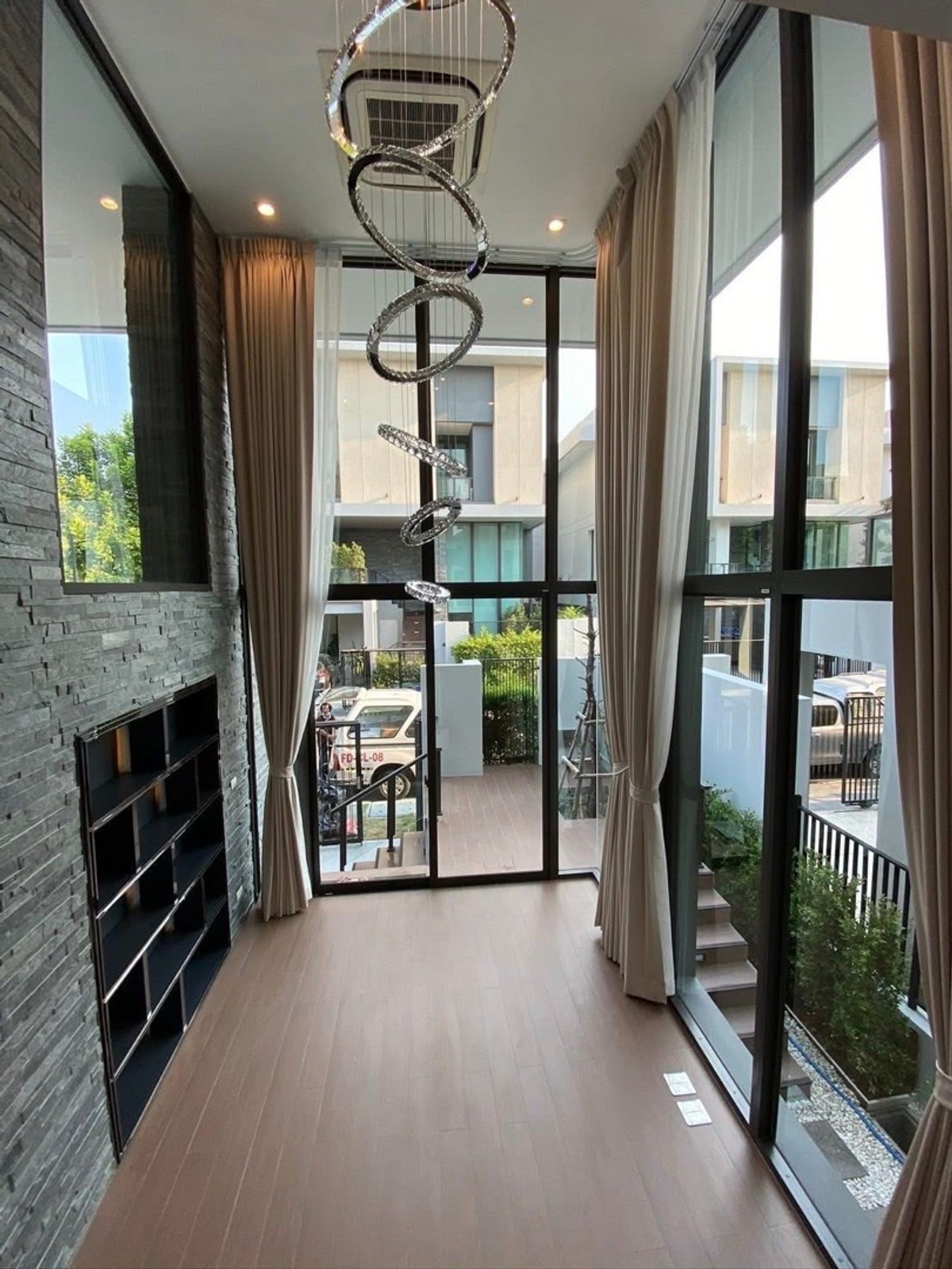 บ้านเลียบทางด่วนรามอินทรา : บ้านเดี่ยว หลังมุม แบบ Etna 4 ห้องนอน 3 ที่จอดรถ ราคาพิเศษ