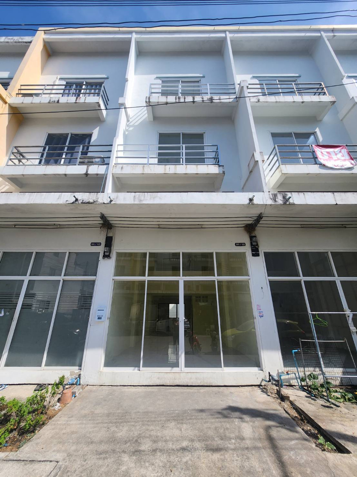 ขายอาคารพาณิชย์ปทุมธานี รังสิต ธรรมศาสตร์ : ขายพร้อมผู้เช่า อาคารพาณิชย์ 3.5 ชั้น โครงการเบญจทรัพย์ คลอง6 ติดถนนรังสิต-นครนายก รีโนเวทใหม่ทั้งหลัง