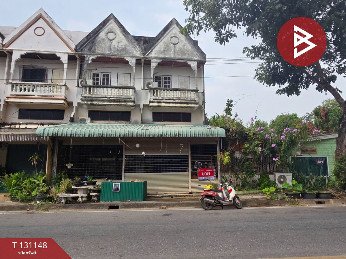 For SaleShop HouseRayong : Commercial building for sale, 2 units, 2 and a half floors, total area 337 square meters, Plong Chang Phueak, Klaeng, Rayong.