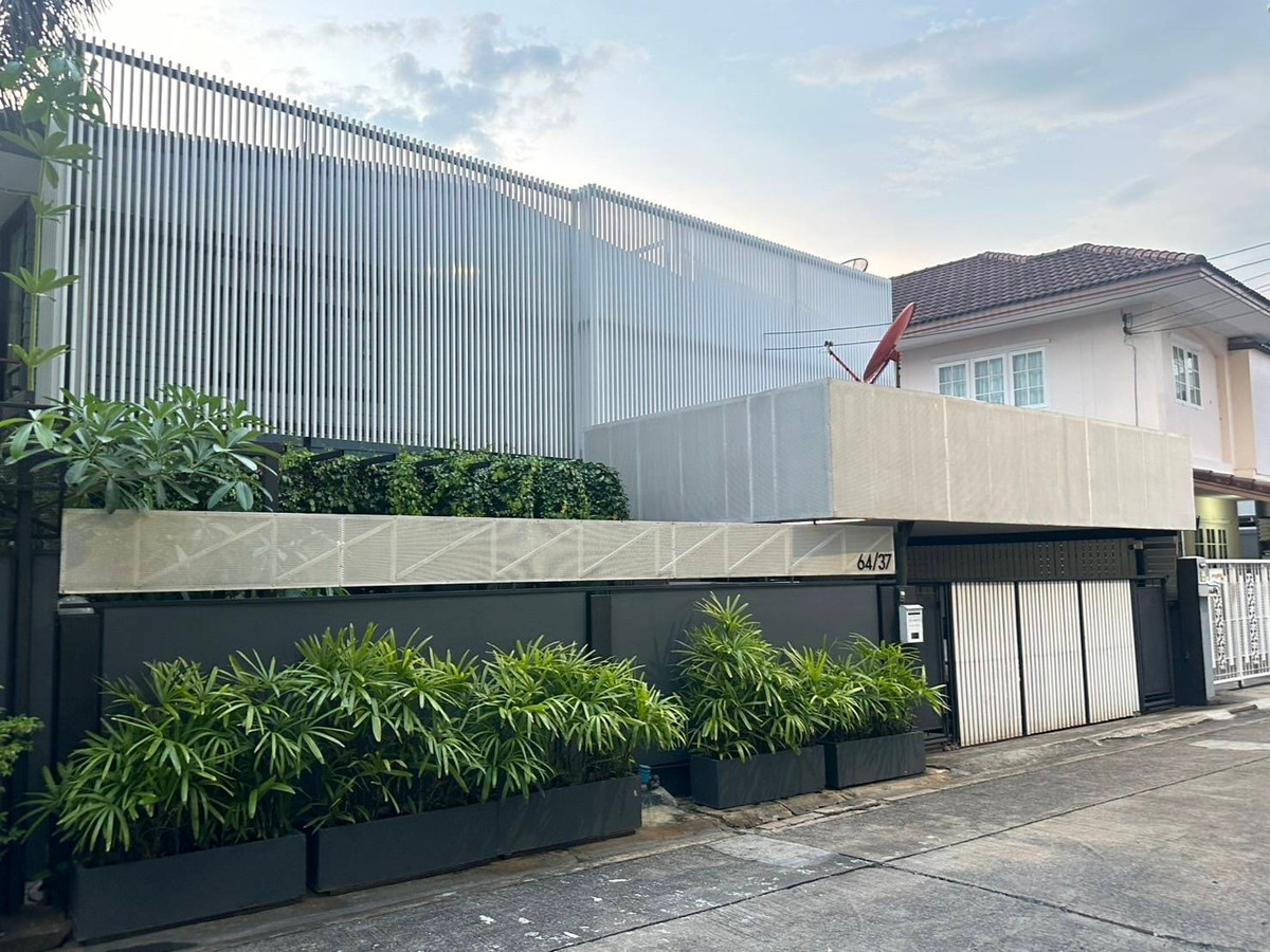 ขายบ้านโชคชัย4 ลาดพร้าว71 : ขายด่วน!บ้านเดี่ยว 2 ชั้นพื้นที่ใช้สอย 456 ตรม ลาดพร้าว 83 พร้อมติดแผงโซล่าเซลล์