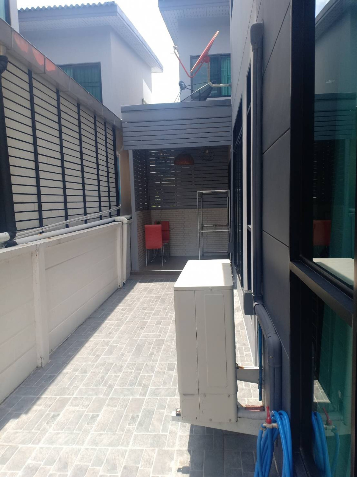 ให้เช่าบ้านปทุมธานี รังสิต ธรรมศาสตร์ : บ้านเดี่ยว 4ห้องนอน ห้องน้ำในตัวทั้งหมด ติดฟิวเจอร์ รังสิต เฟอร์นิเจอร์ครบ 10นาที ถึงสนามบิน