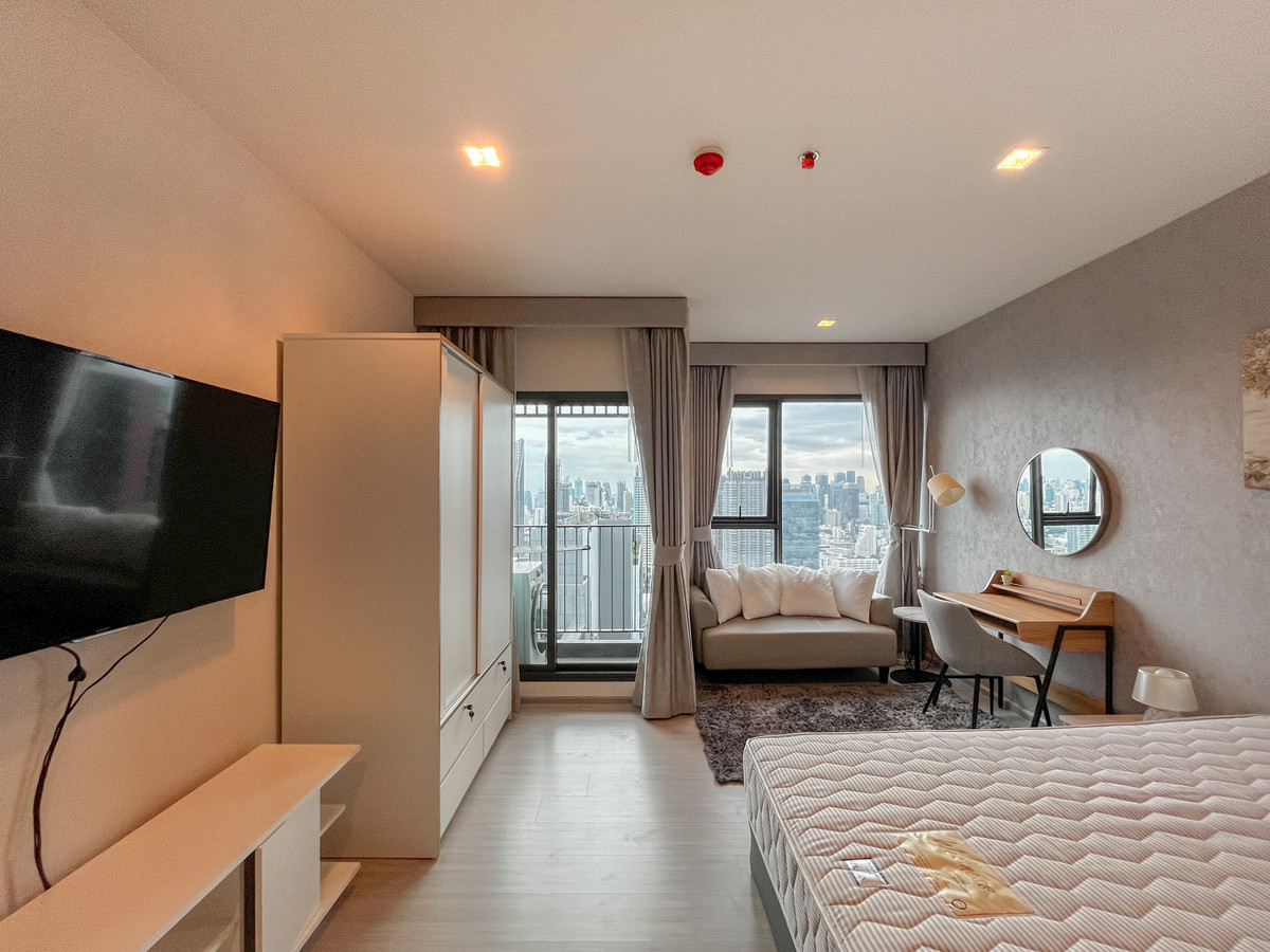 ขายคอนโดพระราม 9 เพชรบุรีตัดใหม่ RCA : FQ ขายคอนโด Life Asoke Rama 9 ราคา 3,500,000 บาท [MNr251101]