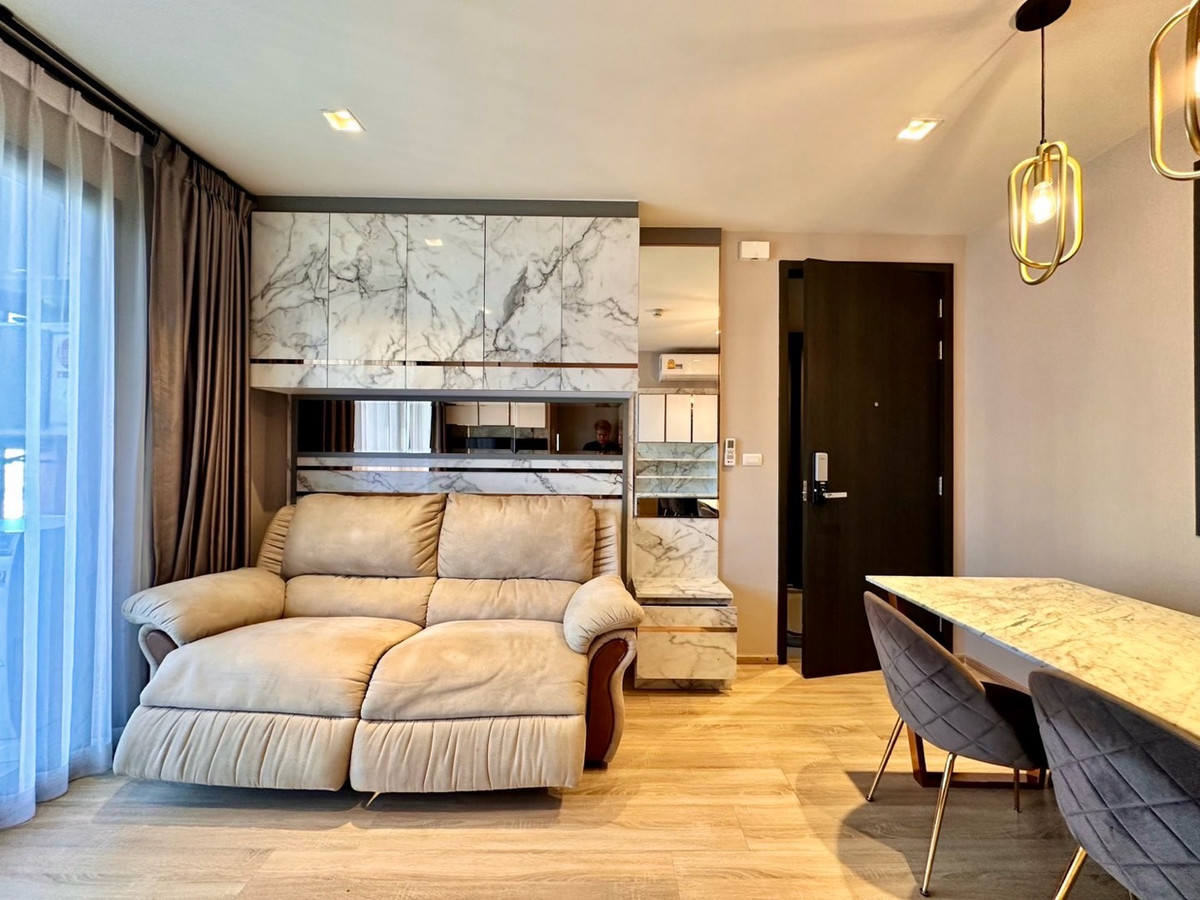 CondoRama9, Petchburi, RCA : Rent/Sell The Base Garden Rama9, fully furnished, beautiful room, ready to move in.