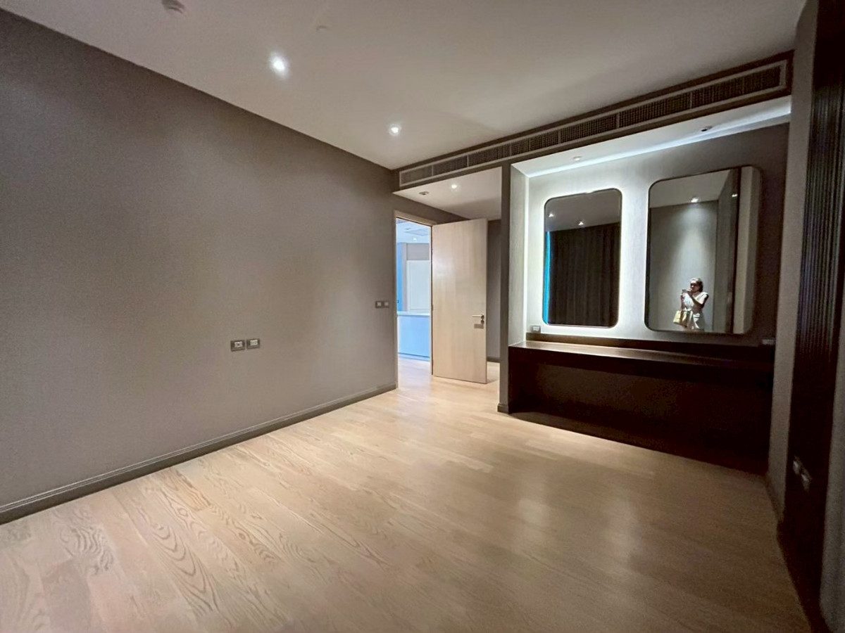 ขายคอนโดวงเวียนใหญ่ เจริญนคร : Magnolias Waterfront Residences @ ICONSIAM 3 Bed 4 Bath 217.54sqm Sale 120 MB Call 0635925888