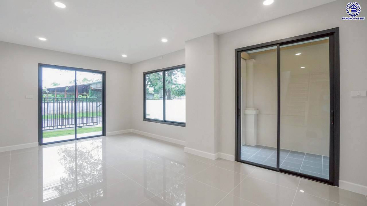 For SaleHouseNonthaburi, Bang Yai, Bangbuathong : 2-story detached house for sale, Perfect Place Rattanathibet-Sai Ma project. Near Central Rattanathibet Department Store, Central Westgate, Big C Rattanathibet, IKEA Bang Yai.