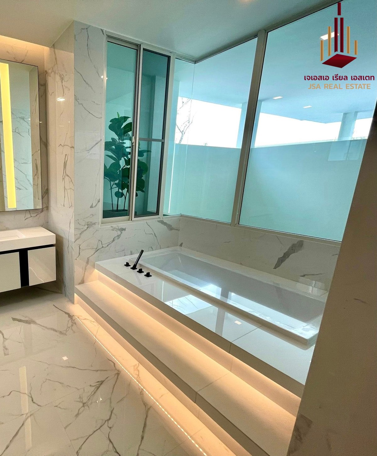 ให้เช่าบ้านเลียบทางด่วนรามอินทรา : ✨ For Rent:  VIVE Ekkamai - Ramintra✨ 💰 Only 300,000 THB/month