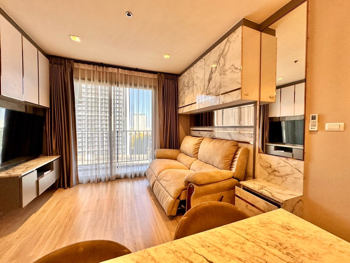 CondoRama9, Petchburi, RCA : Rent/Sell The Base Garden Rama9, fully furnished, beautiful room, ready to move in.