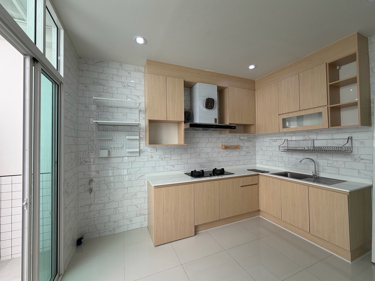 For SaleTownhomePathum Thani,Rangsit, Thammasat : 🏠Townhouse for sale on the edge of Chuan Chuen Town Rangsit-Khlong 1 , 2 floors, 4 bedrooms, near Future Park Rangsit.