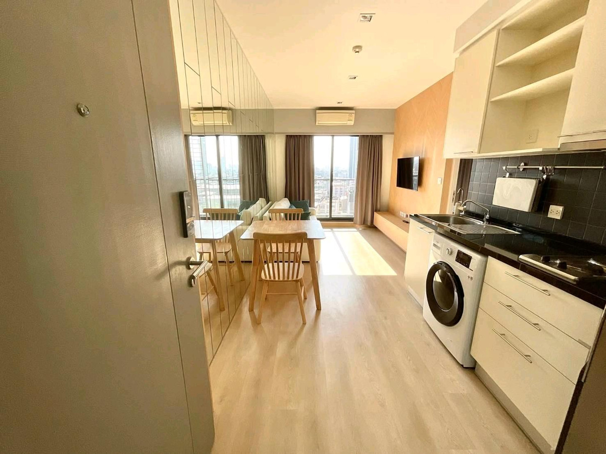 For RentCondoRatchadapisek, Huaikwang, Suttisan : 🍃💫 Low-rise condo, peaceful atmosphere, private, potential location, near Ratchada-Rama 9 job areas, available rooms ready to move in.