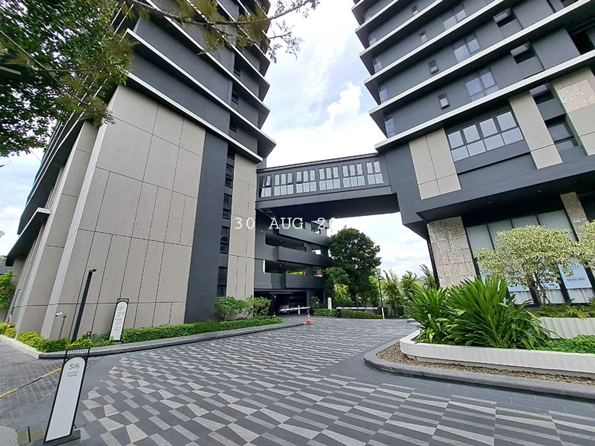 CondoWongwianyai, Charoennakor : Rent / Sell Chapter Charoennakhon (large room 40 sq m. Studio Plus+) Chapter Charoennakhon