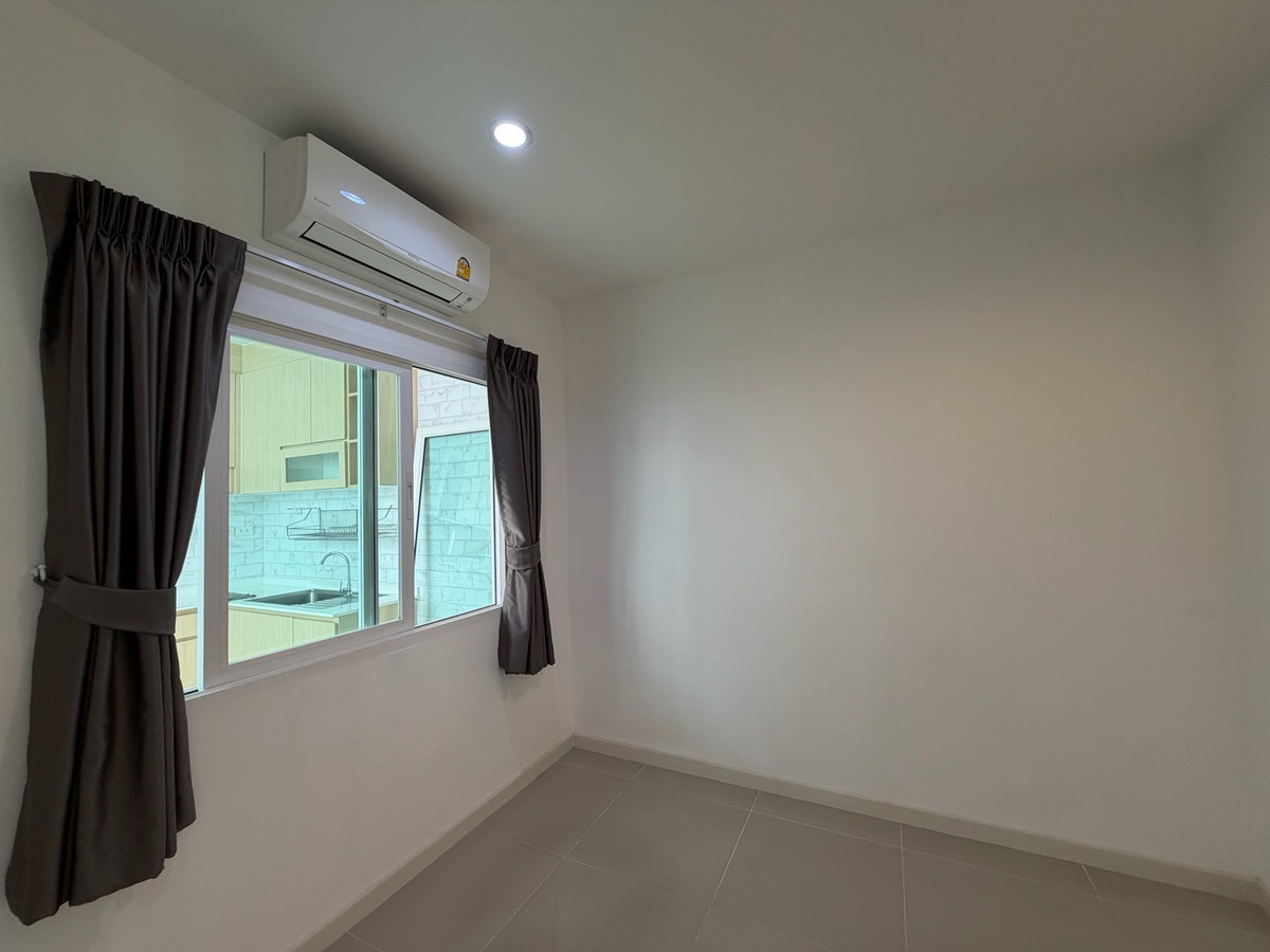 For SaleTownhomePathum Thani,Rangsit, Thammasat : 🏠Townhouse for sale on the edge of Chuan Chuen Town Rangsit-Khlong 1 , 2 floors, 4 bedrooms, near Future Park Rangsit.